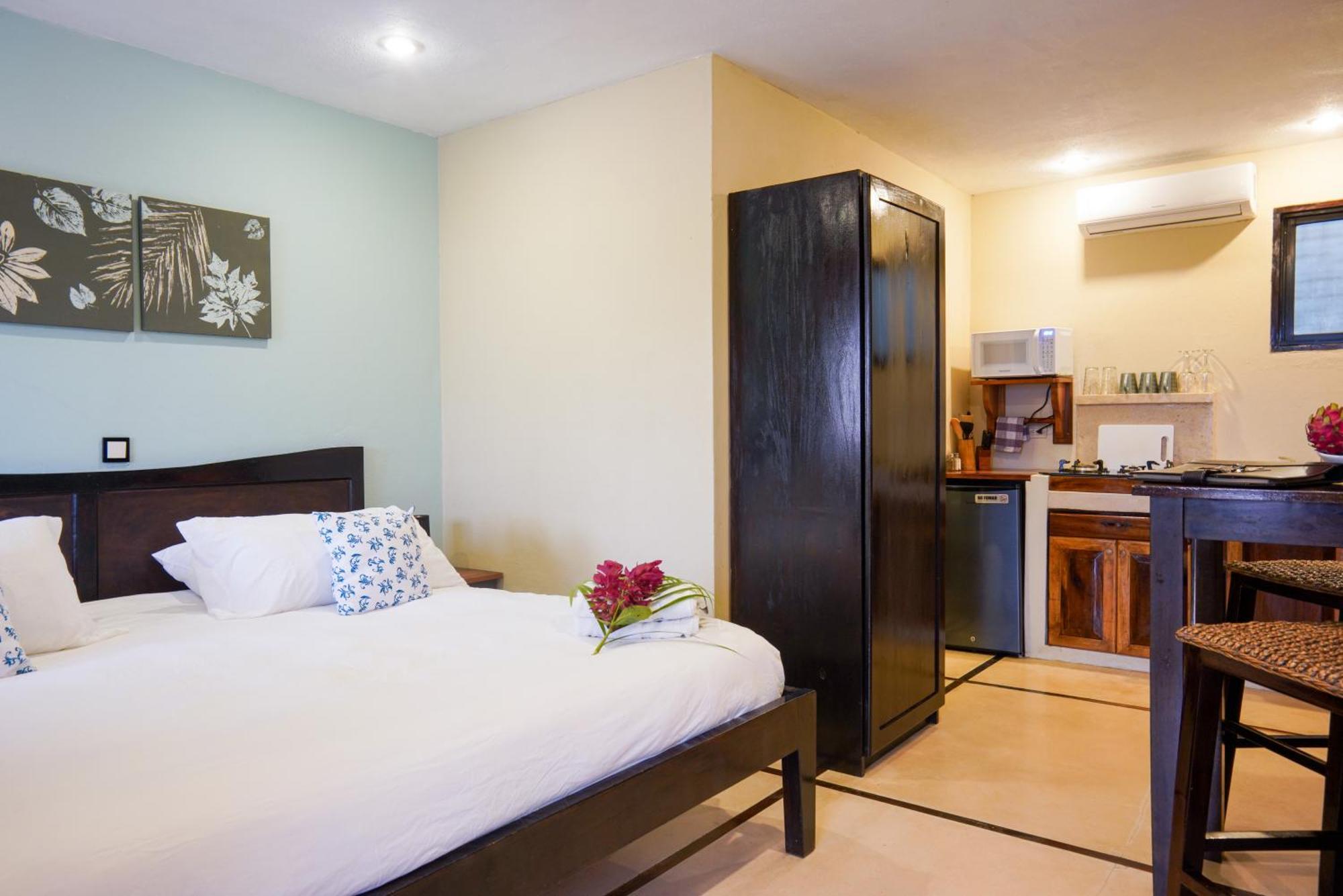Отель Casa Marbella Playa Santa Teresa  Экстерьер фото